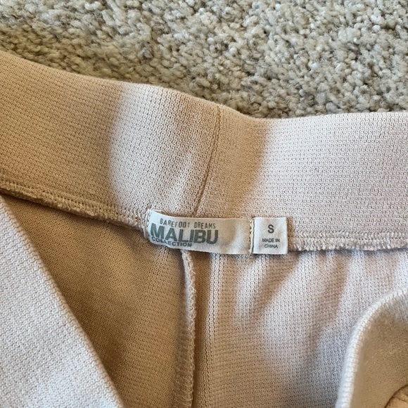 Barefoot Dreams Malibu Brushed Fleece Pajamas - Picture 11 of 12